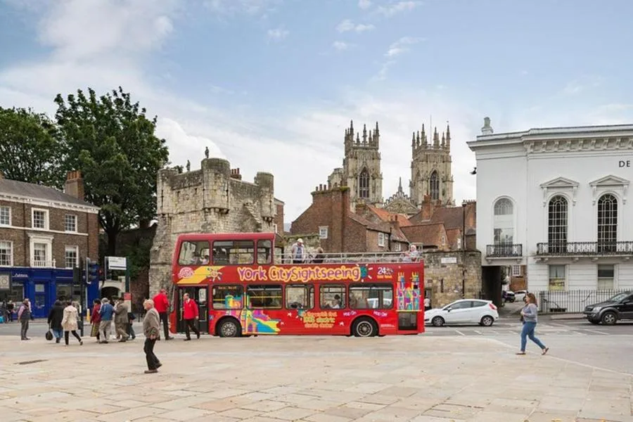 24-hour Hop-on, Hop-off Sightseeing Bus Tour – fotoğraf 1
