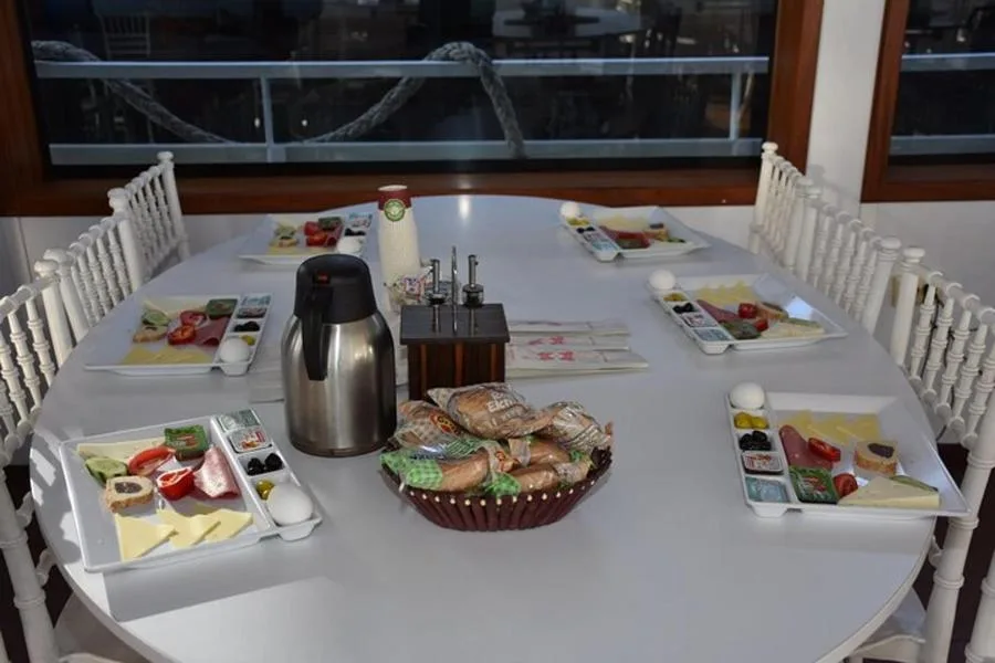 Bosphorus Cruise with Asia Stop: 2-3 Hours, Optional Breakfast or Lunch – photo 5