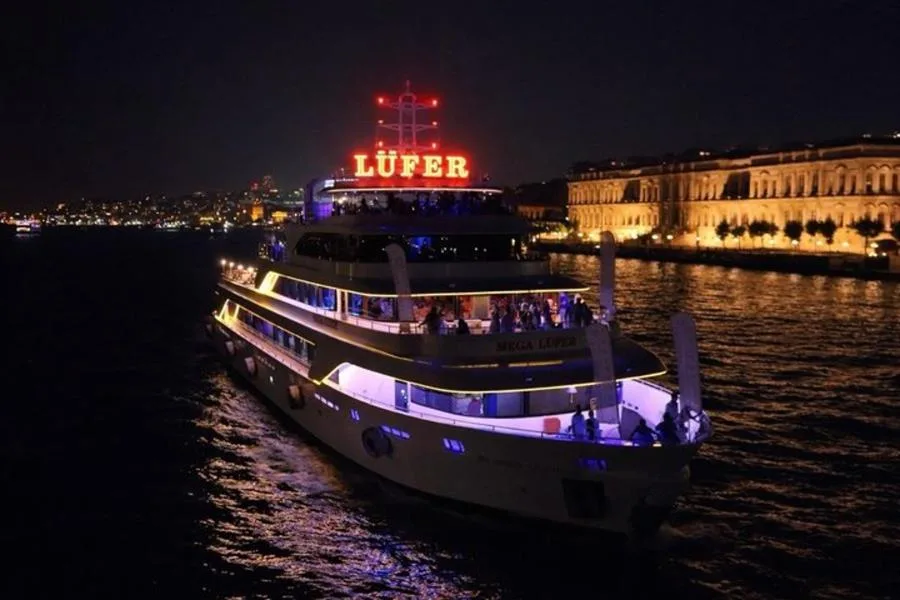 Bosphorus Dinner Cruise with Private Table and Turkish Night Show – photo 3