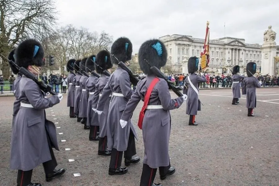 Muhafız Değişimi Turu: Buckingham Sarayı ve Kraliyet Westminster Yürüyüşü