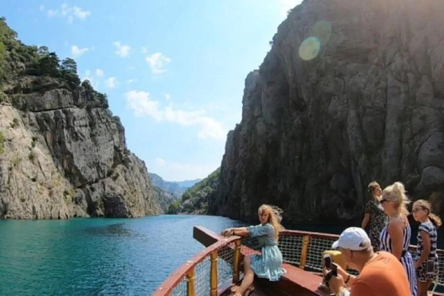 All Inclusive Green Canyon Boat Tour with Lunch and Soft Drinks – photo 2
