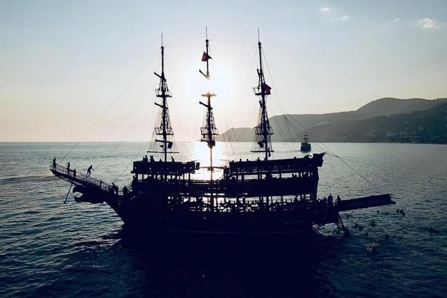 Ücretsiz Alkolsüz İçeceklerle Alanya Gün Batımı Tekne Turu – fotoğraf 2