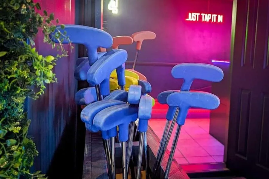 Indoor Illuminated 9 Hole Golf in Matlock Bath Peak District – photo 3