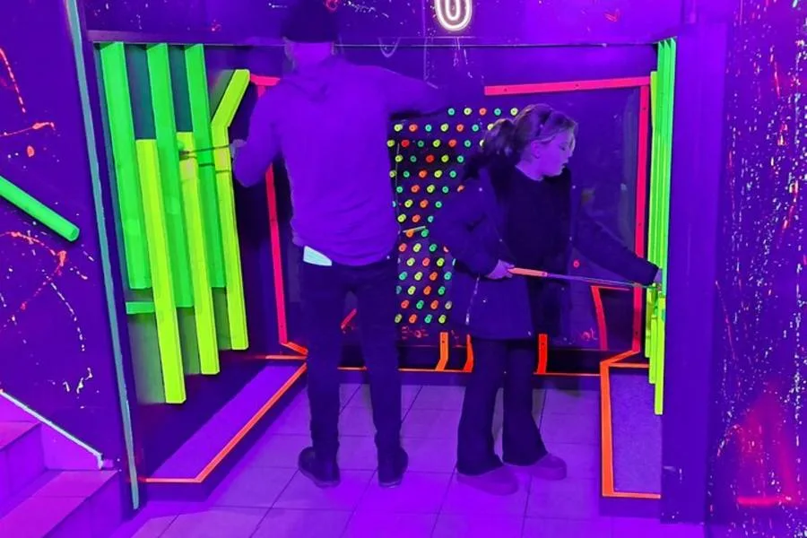 Indoor Illuminated 9 Hole Golf in Matlock Bath Peak District – photo 4