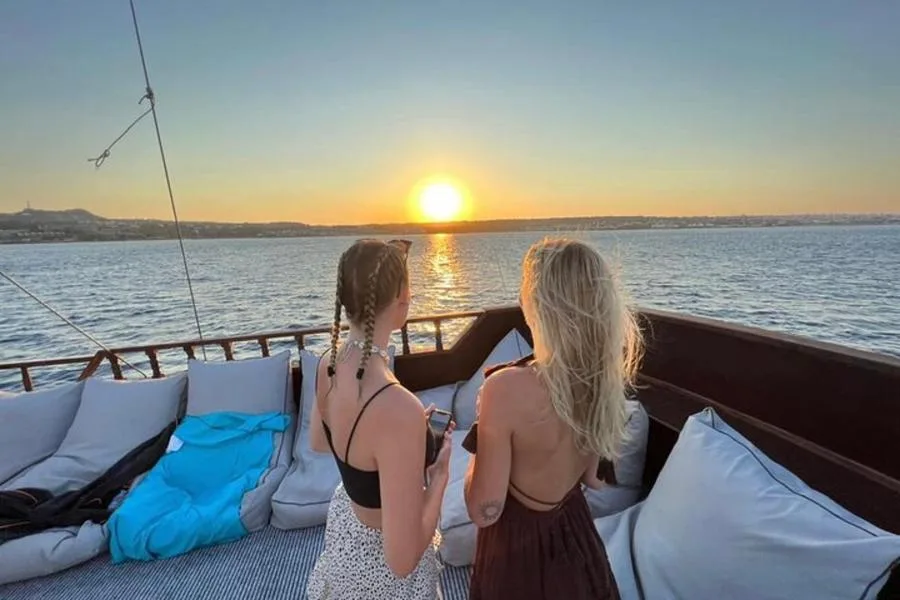 Yunan Barbeküsü ve Sınırsız Aperol Spritz, Bira ve Şarapla Gün Batımı Gezisi – fotoğraf 3