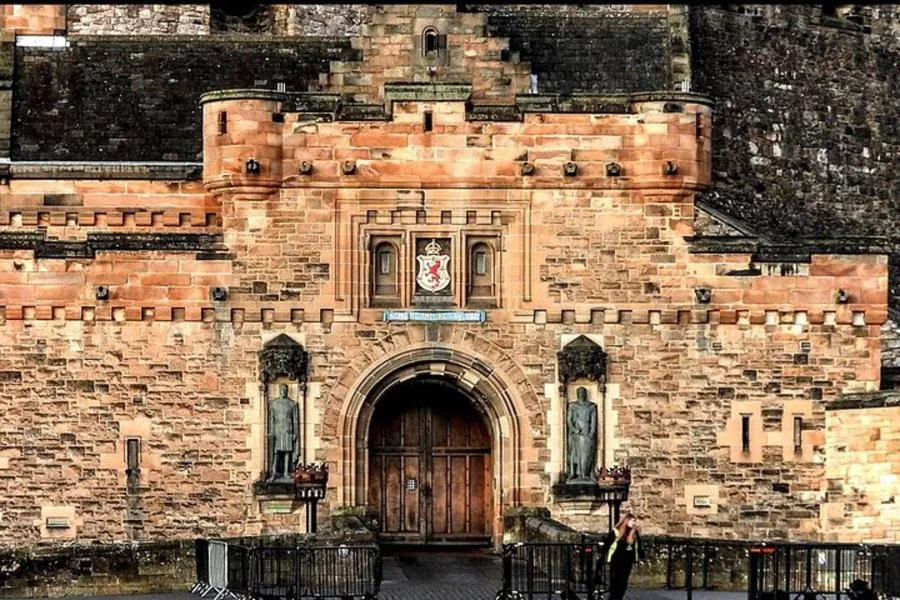 Edinburgh Castle Guided Tour Tickets Included – photo 2