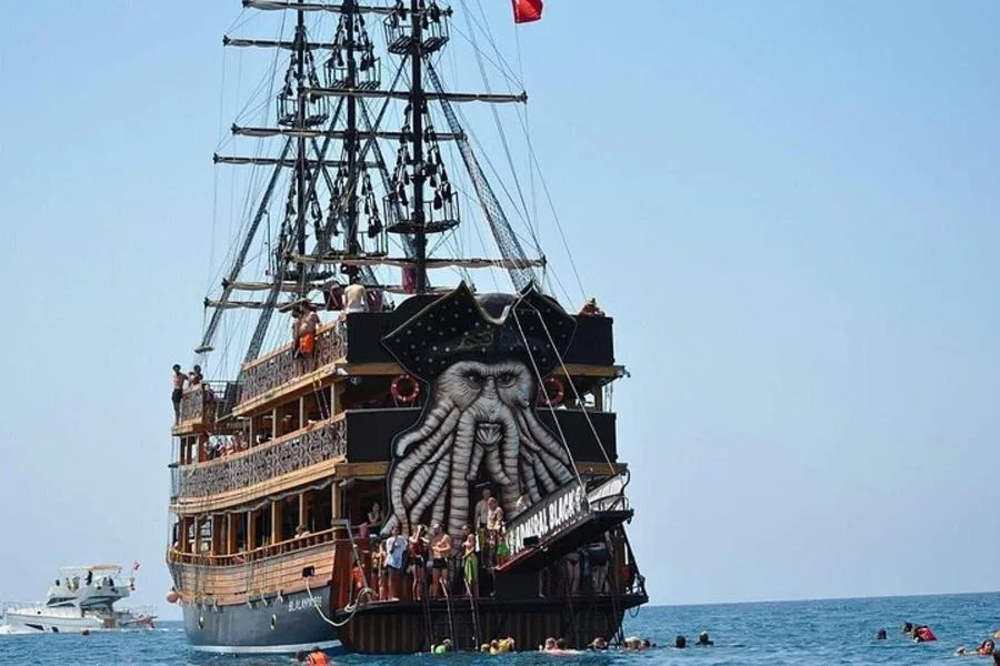 Antalya Korsan Tekne Turu: Köpük Partisi ve Sınırsız Alkolsüz İçecek – fotoğraf 2