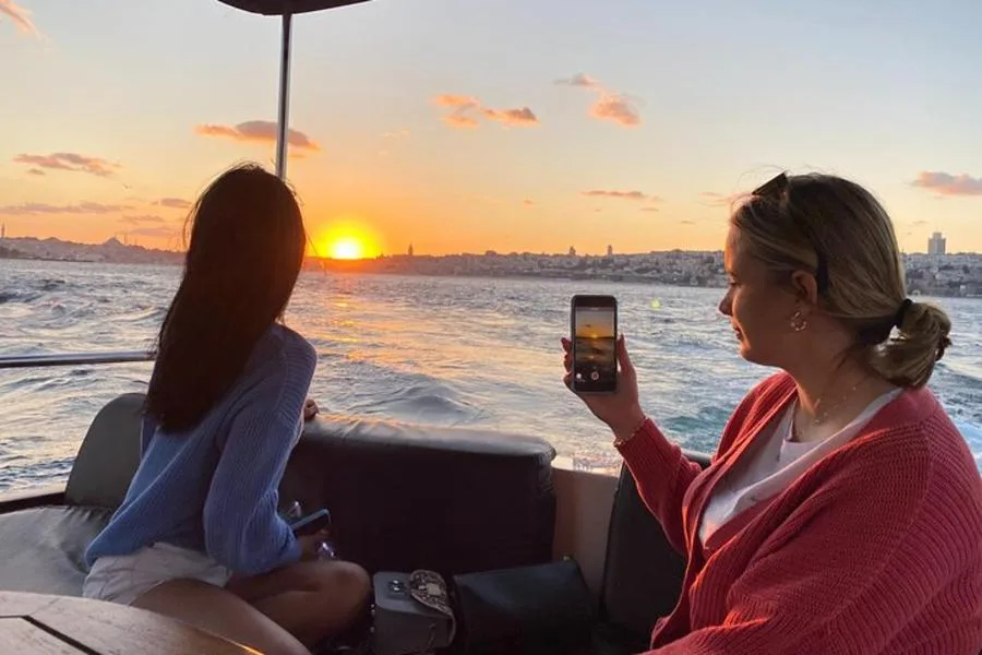 Sunset Cruise on a Luxury Yacht with Demirhindi and Snacks – photo 2