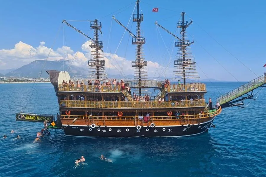 Alanya’da Her Şey Dahil Korsan Tekne Turu