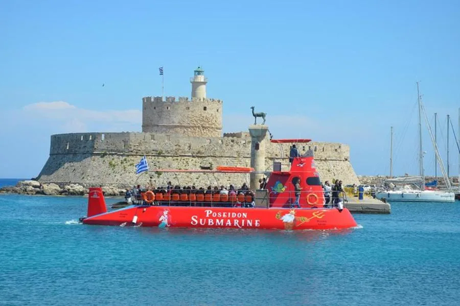 Poseidon Denizaltısı Mandraki Limanı’nda – fotoğraf 1