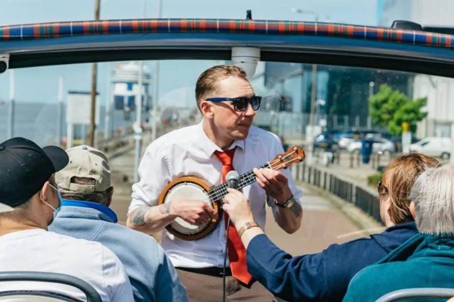 City and Beatles Tour with Hop-on, Hop-off Bus – photo 2