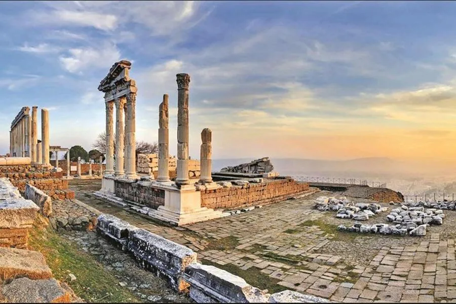 Pergamon Tour – الصورة 1
