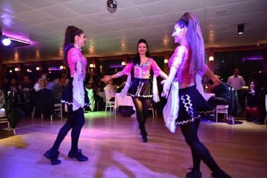 Bosphorus Dinner Cruise and Night Show with Hotel Pickup – photo 3