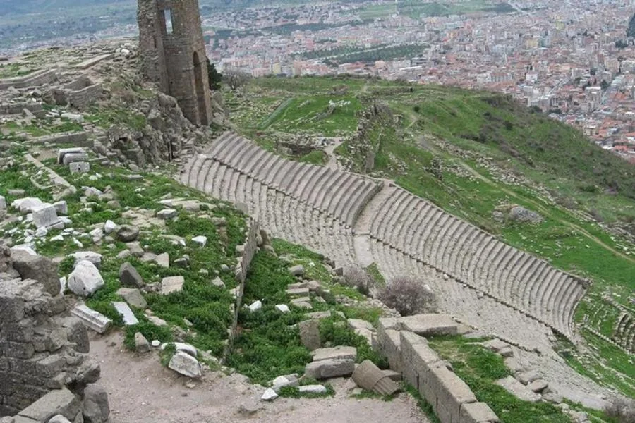 Pergamum Acropolis and Asclepion Tour from Dikili Port with Private Guide – الصورة 1