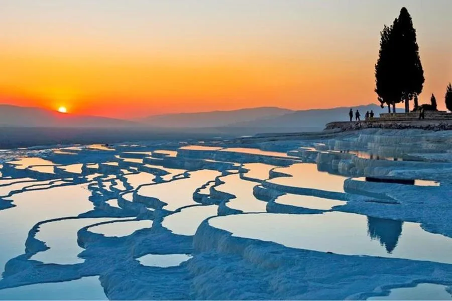 Full-Day Pamukkale and Hierapolis Tour with Entry Tickets and Lunch – photo 1