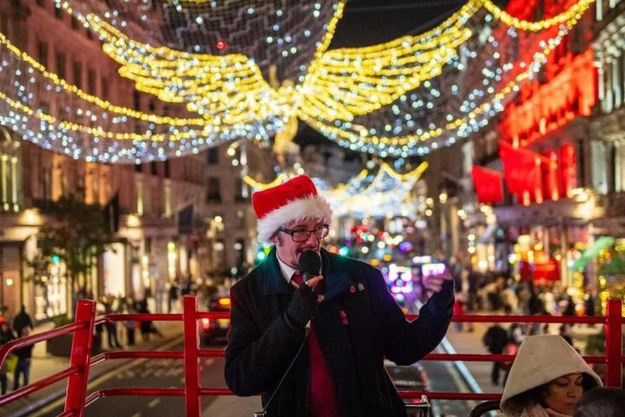 Londra’da Vintage Otobüsle Noel Işıkları Turu