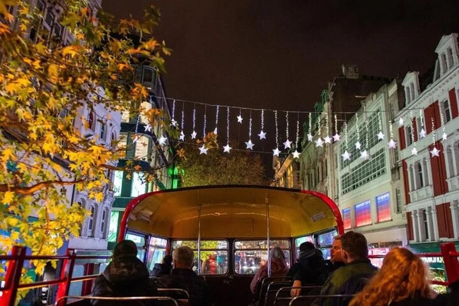 Christmas Lights Tour by Vintage Bus in London – photo 2