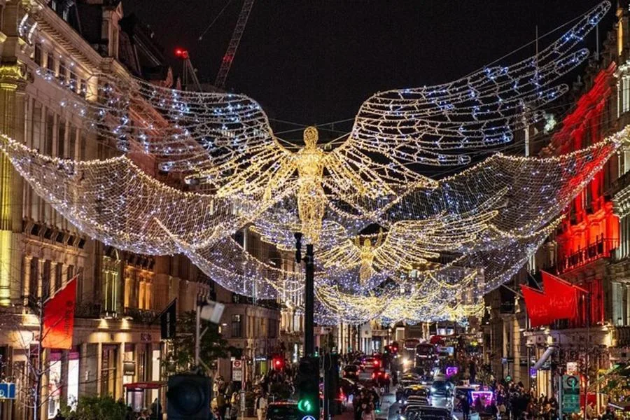Christmas Lights Tour by Vintage Bus in London – photo 3