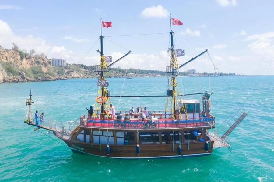 Antalya Yüzme Molalı Tekne Turu: Turkuaz Kıyıda Sakin ve Dinlendirici Bir Gün – fotoğraf 2