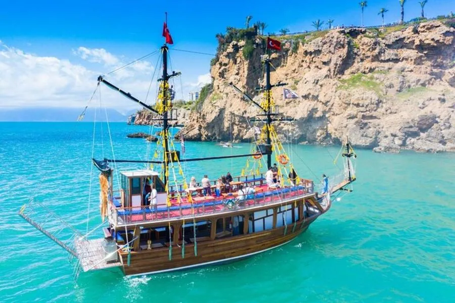 Antalya Yüzme Molalı Tekne Turu: Turkuaz Kıyıda Sakin ve Dinlendirici Bir Gün – fotoğraf 4