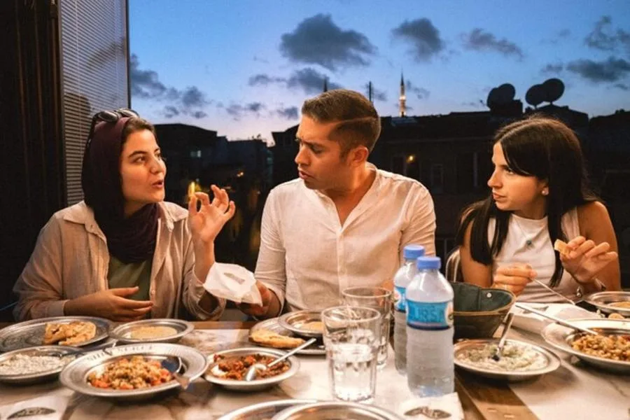 İstanbul Yemek Turu: Sokak Lezzetleri, Çatı Terası ve Geleneksel Akşam Yemeği – fotoğraf 4