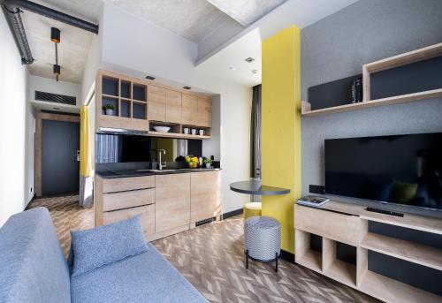 One-Bedroom Apartment ( LARGE )