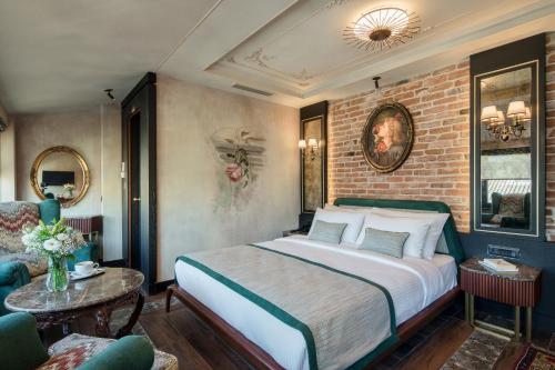 Deluxe Double Room - Side Sea View