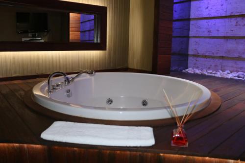 Deluxe Double Room with Spa Bath - Annex