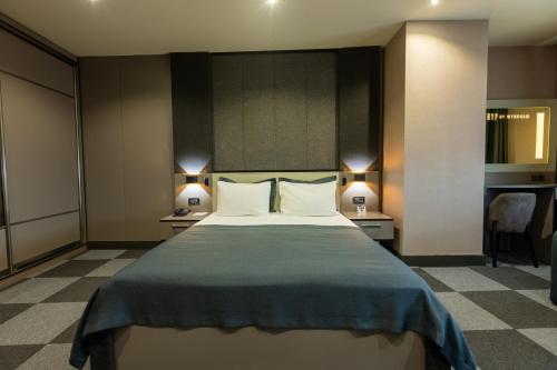 Standard King Room - Non-Smoking