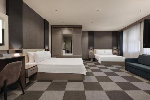 Family Deluxe Room with Two King Beds - Non-Smoking