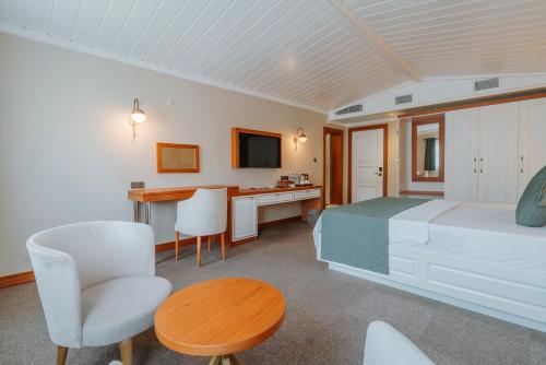 Honeymoon Suite