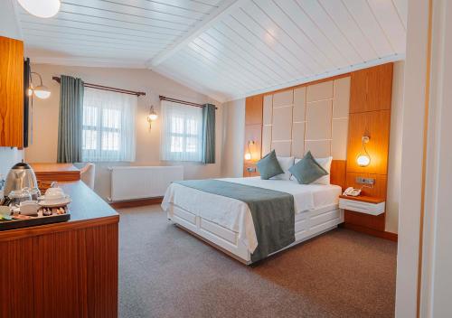 Superior King Suite
