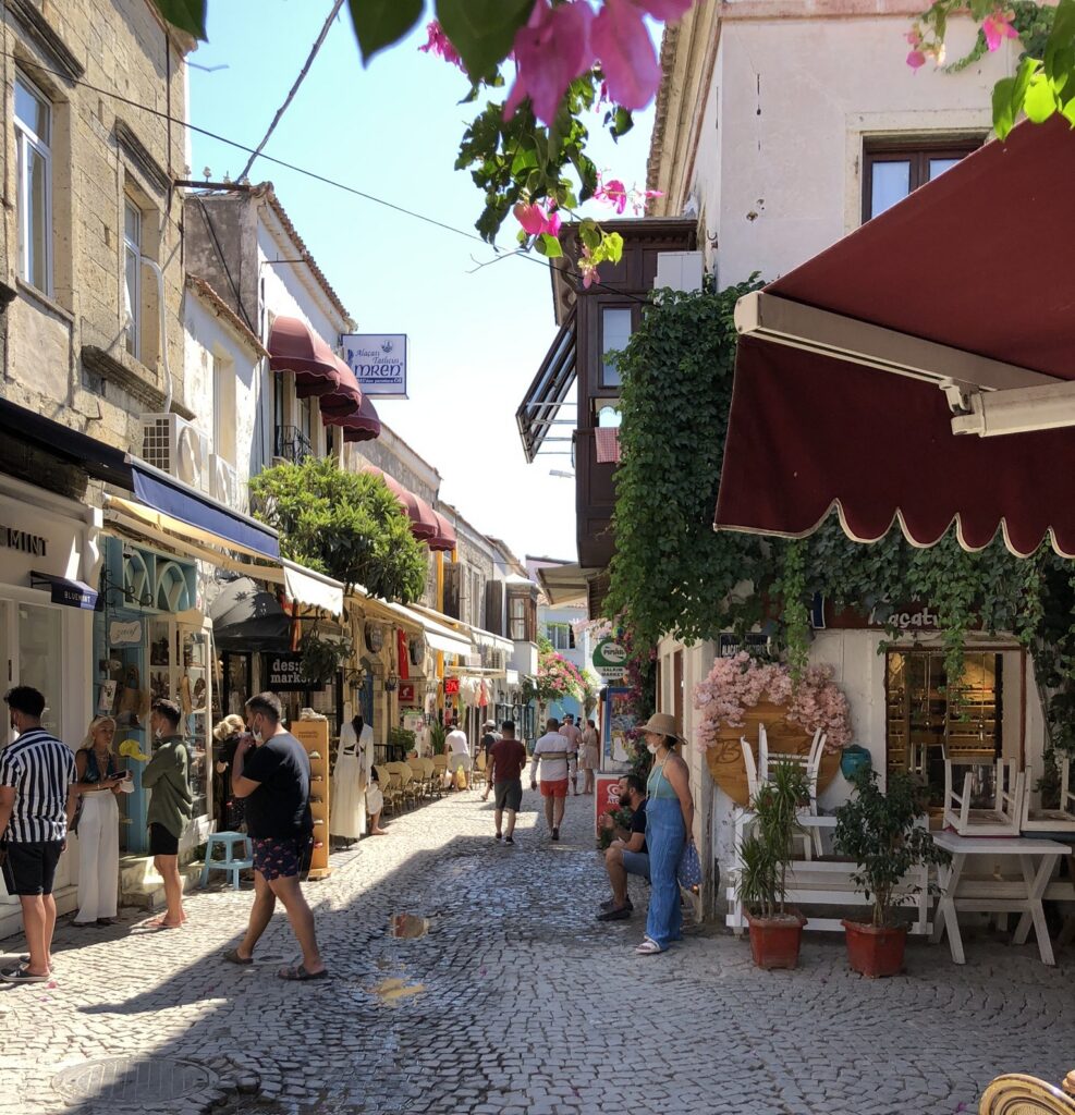 The narrow stone-house streets of Alaçatı