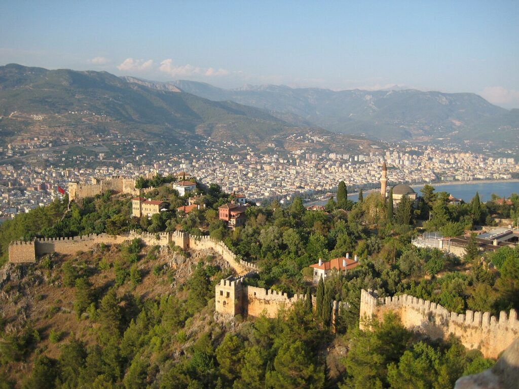 Alanya Kalesi surları ve şehir