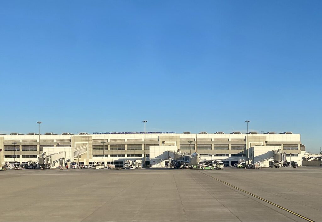 Antalya Havalimanı terminal binası
