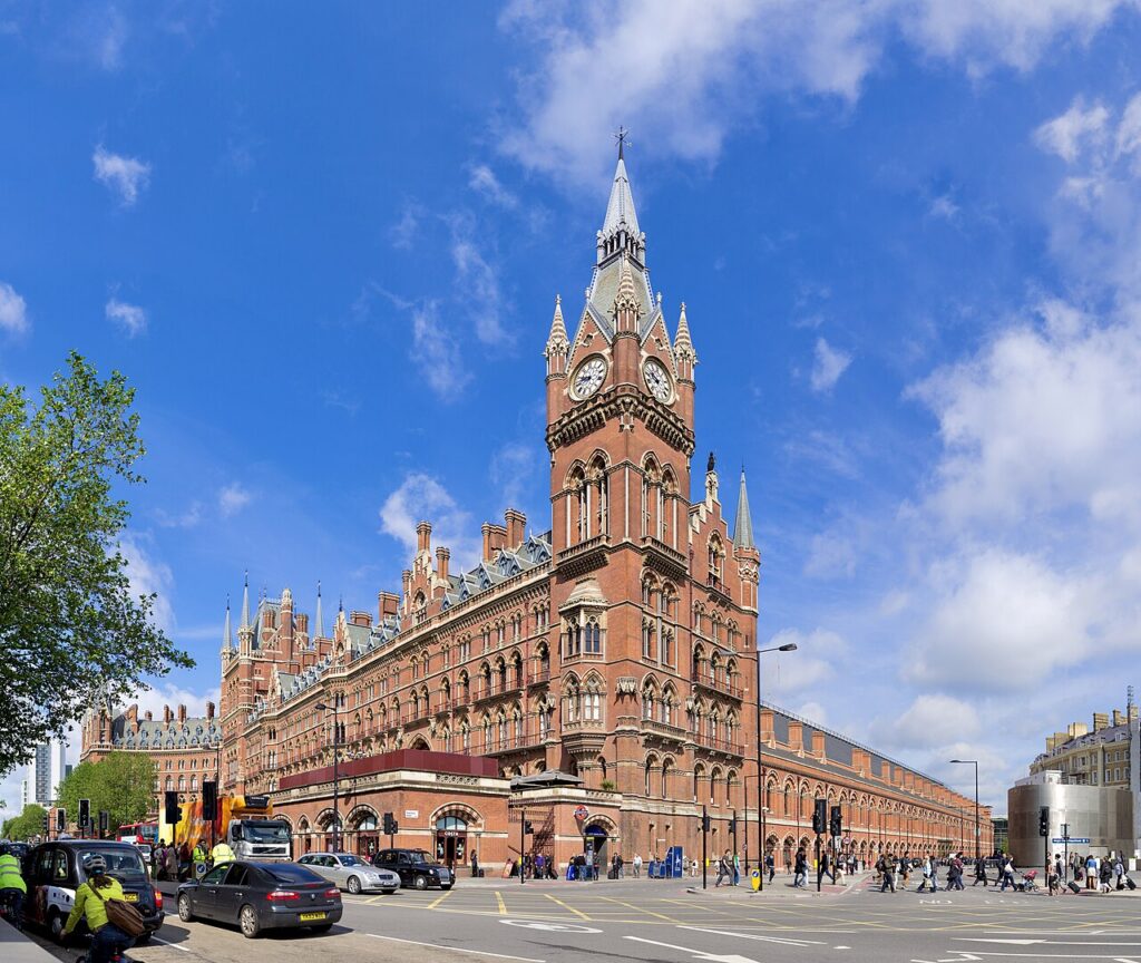 Londra St Pancras istasyonunun Gotik cephesi