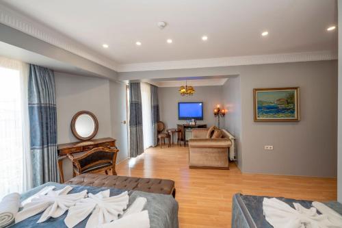Superior Family Room