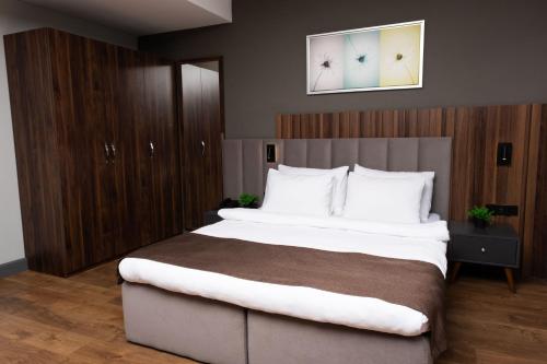 Deluxe Double Room - Side Sea View