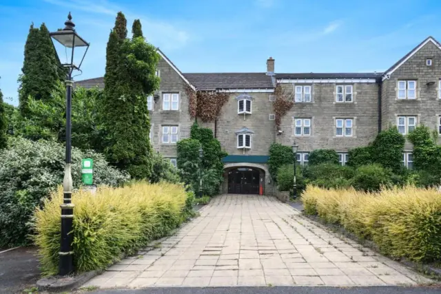 Tong Park Hotel