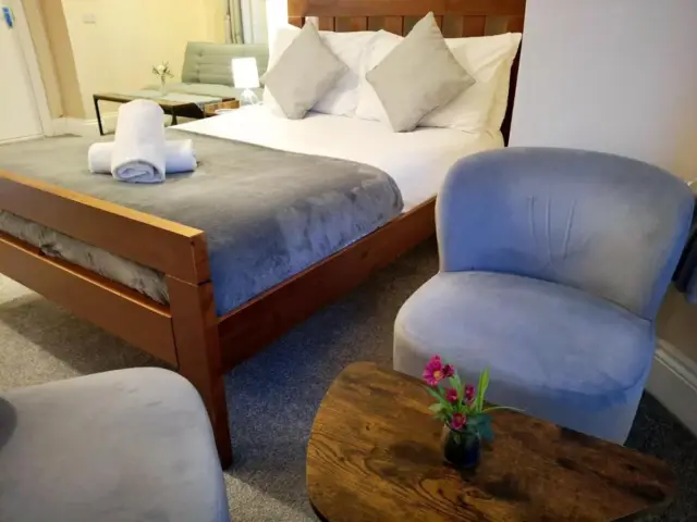 Inn By The Sea, Portsmouth – EN SUITE Rooms with Sea View Possible, parking EV 22kW