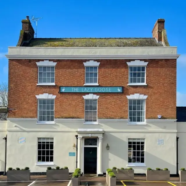 The Lazy Goose – Coffee House & Bedrooms