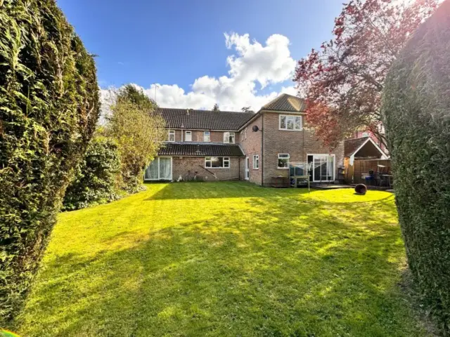 High Trees Guest House Gatwick