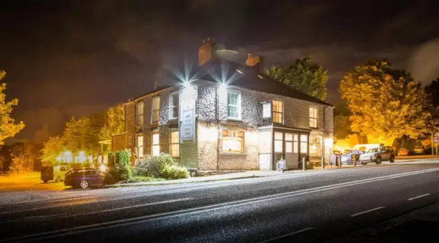 Darlington Arms by the airport – Free parking – Bar & Food