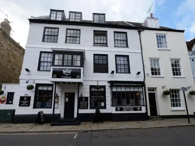 The Crown And Cushion