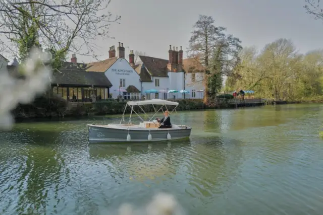 The Kingfisher Pub & Hotel