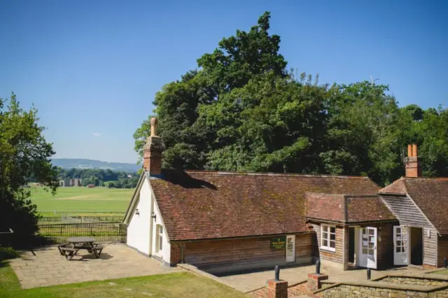 Cowdray Lodge B&B rooms