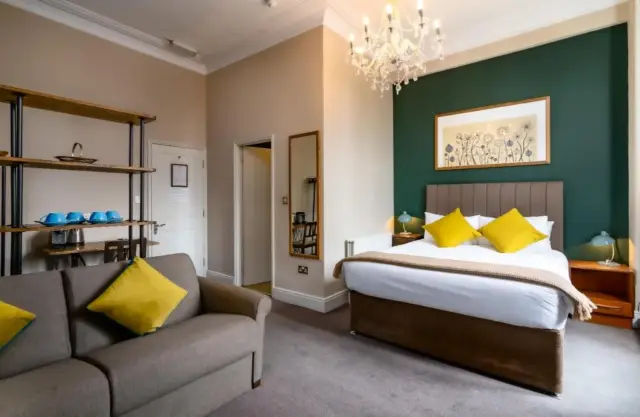 Kew Gardens Hotel