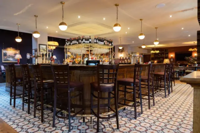 The Potters Heron – A Heartwood Inn
