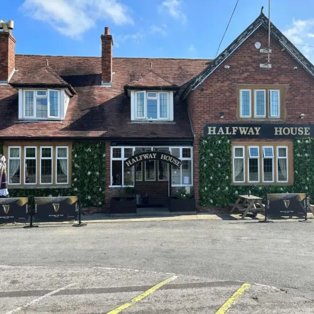 Halfway House Inn Country Lodge