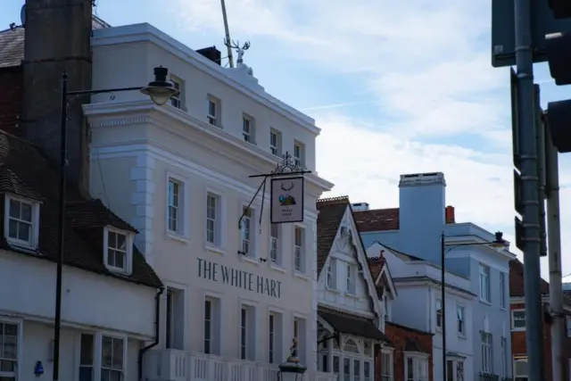 The White Hart – A Heartwood Inn